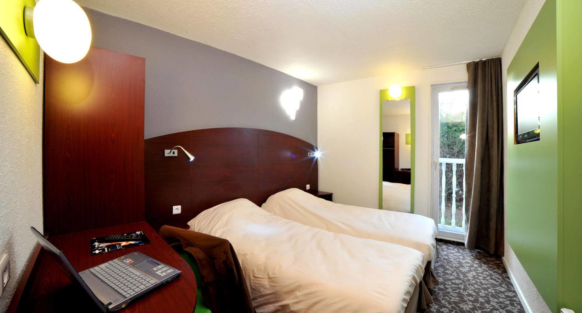 Enzo Hotels Trappes By Kyriad Direct Exterior photo