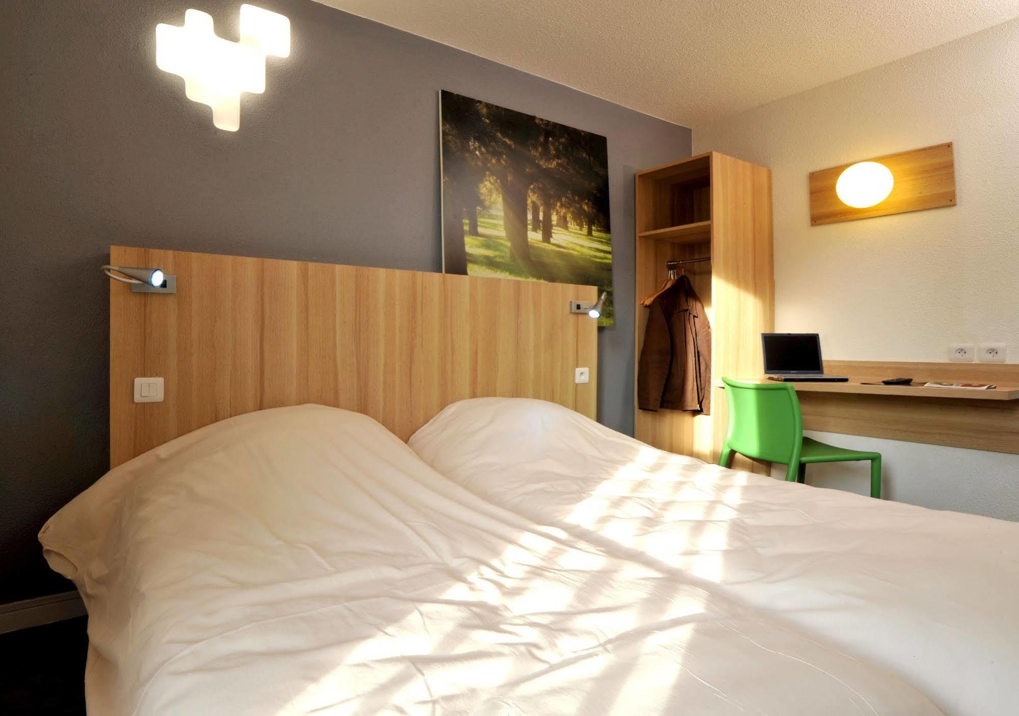 Enzo Hotels Trappes By Kyriad Direct Exterior photo