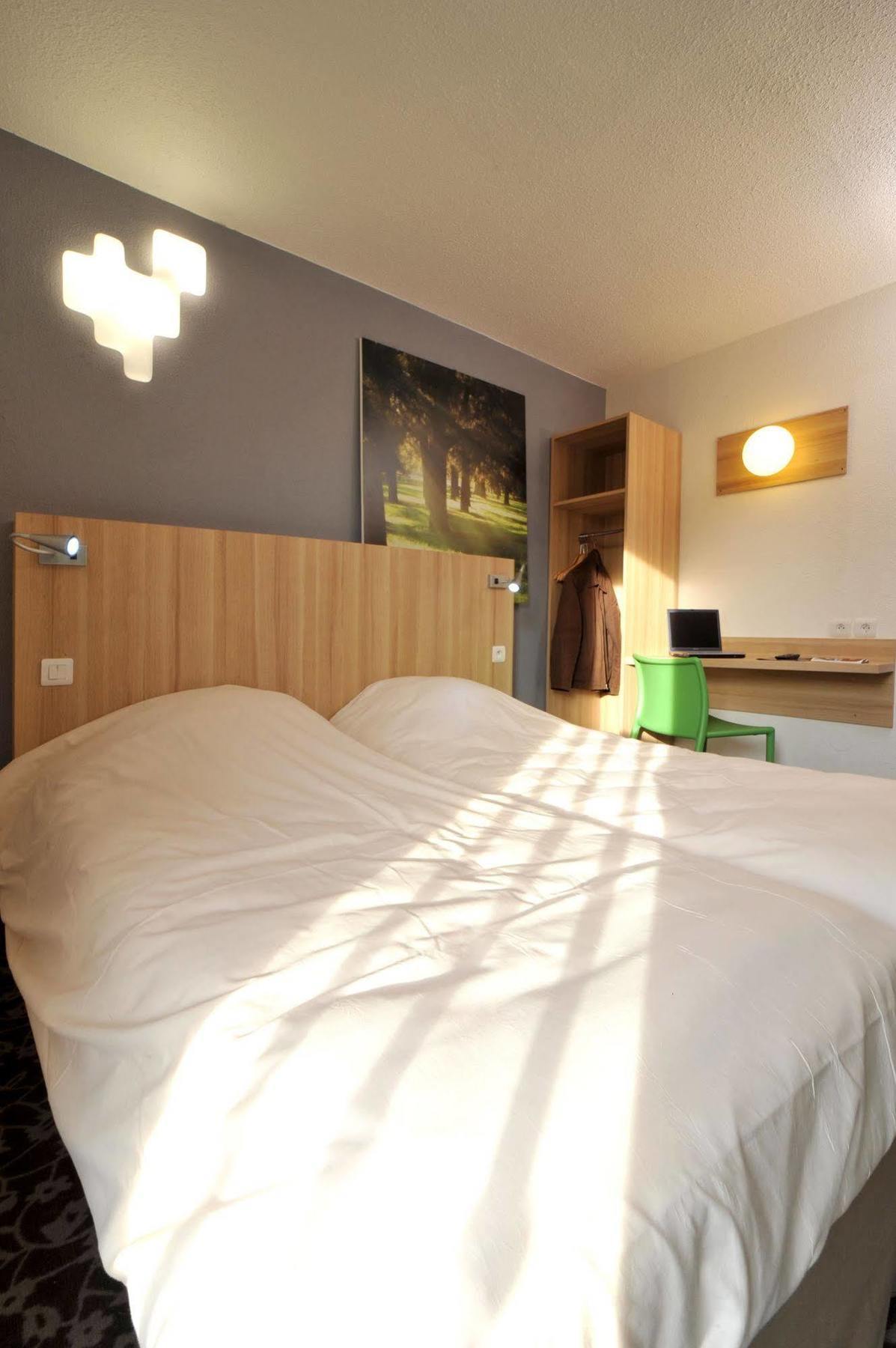 Enzo Hotels Trappes By Kyriad Direct Exterior photo
